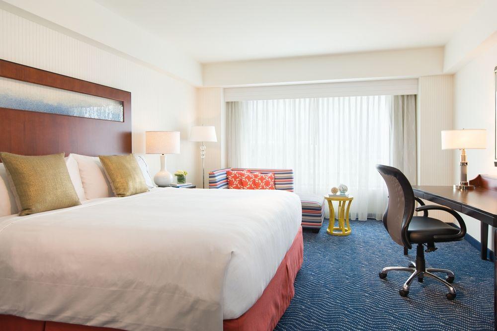 Hotel Renaissance Seaport District