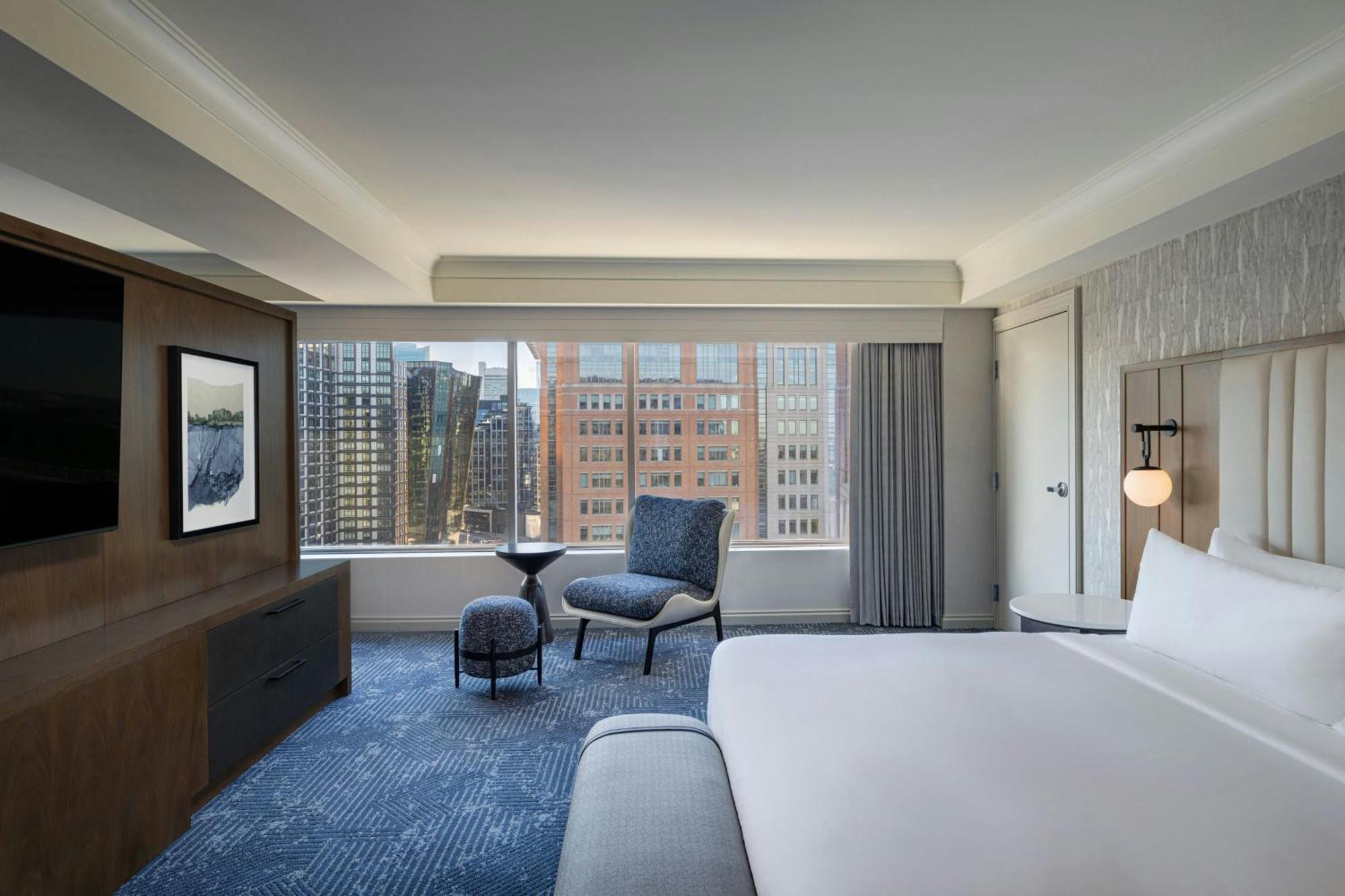 Renaissance Seaport District 4*